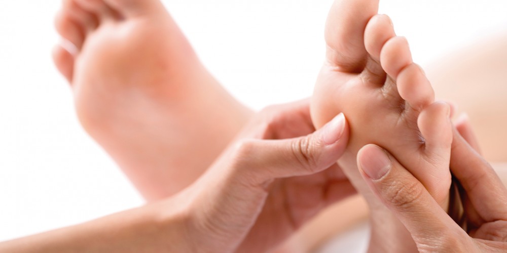 Masseren en verzorgen van voeten na behandeling